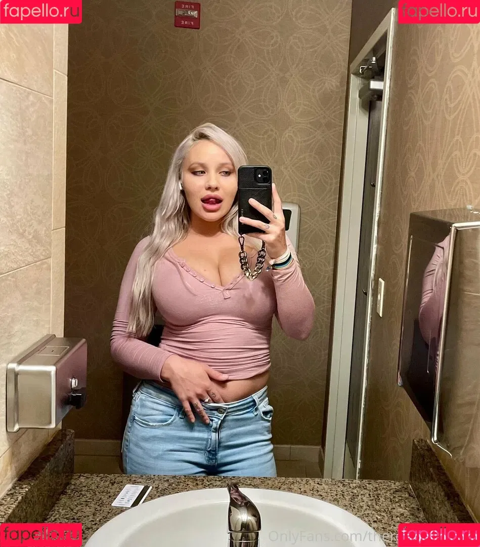 kyliepageofficial / therealkyliepage Onlyfans Photo Gallery 