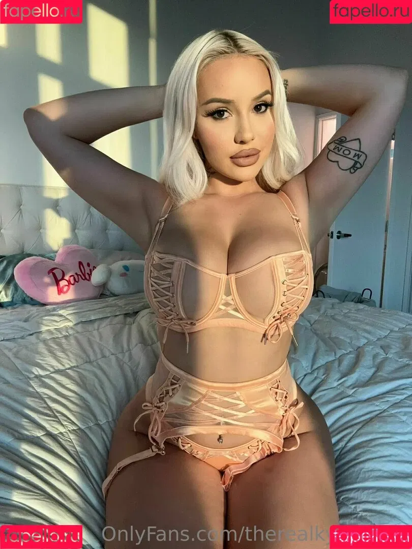 kyliepageofficial / therealkyliepage Onlyfans Photo Gallery 