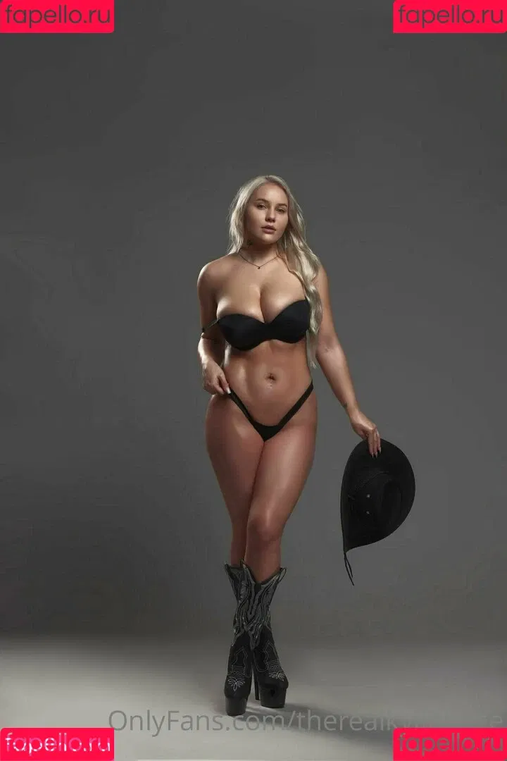 kyliepageofficial / therealkyliepage Onlyfans Photo Gallery 