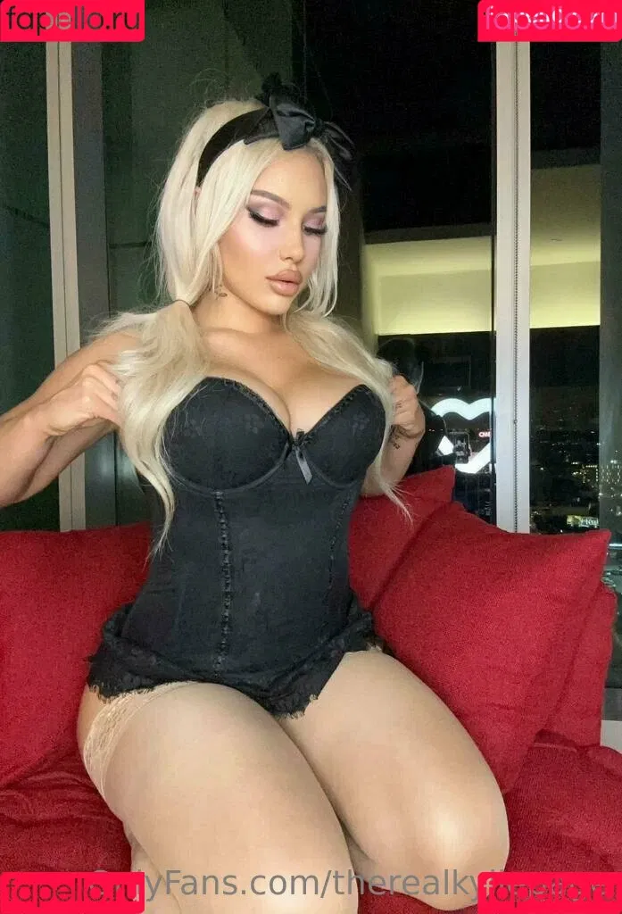 kyliepageofficial / therealkyliepage Onlyfans Photo Gallery 