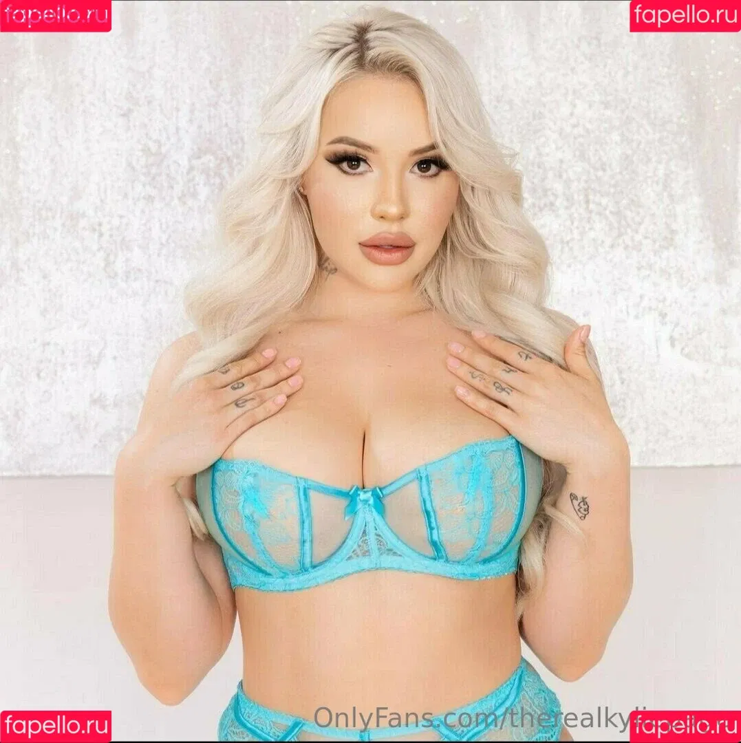kyliepageofficial / therealkyliepage Onlyfans Photo Gallery 