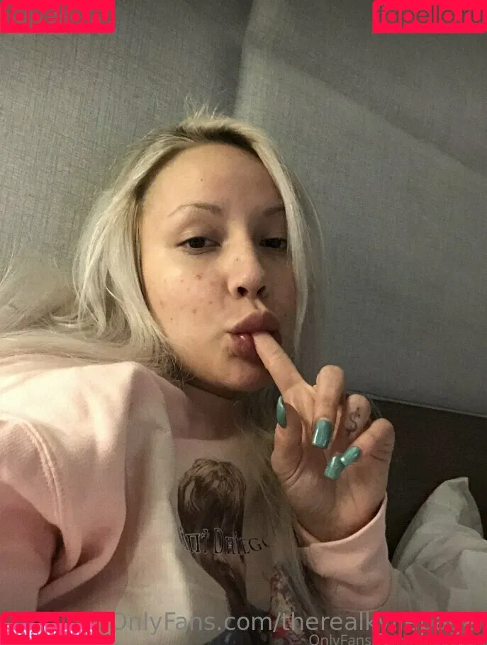 kyliepageofficial / therealkyliepage Onlyfans Photo Gallery 