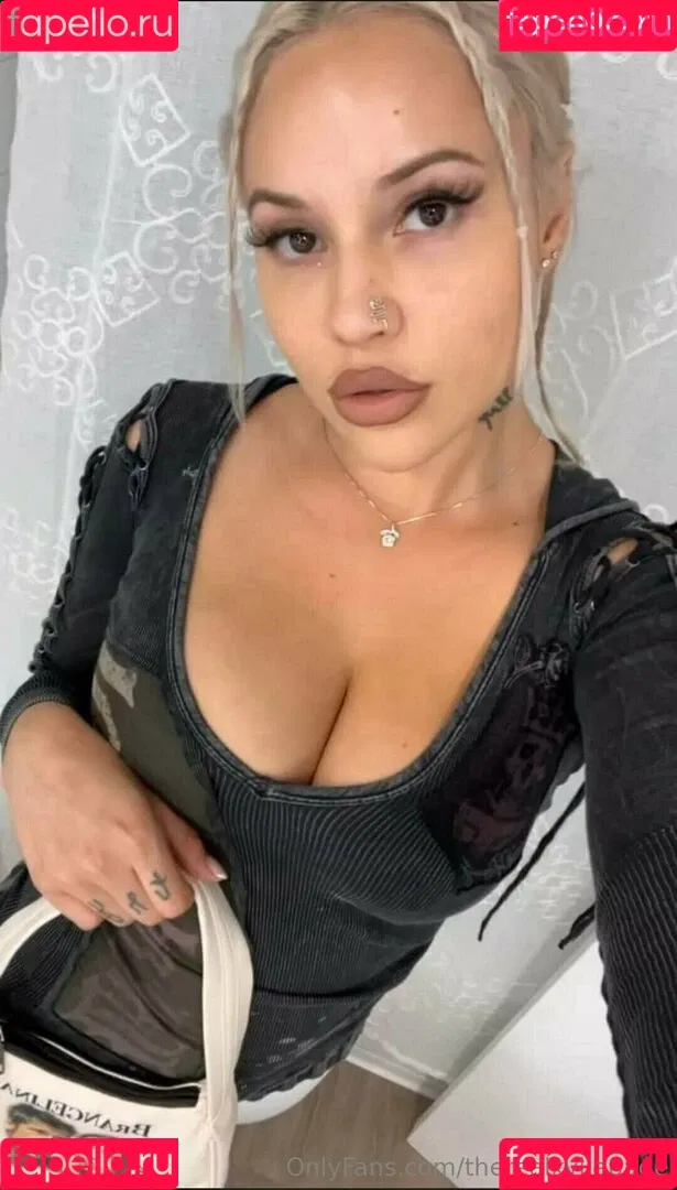 kyliepageofficial / therealkyliepage Onlyfans Photo Gallery 
