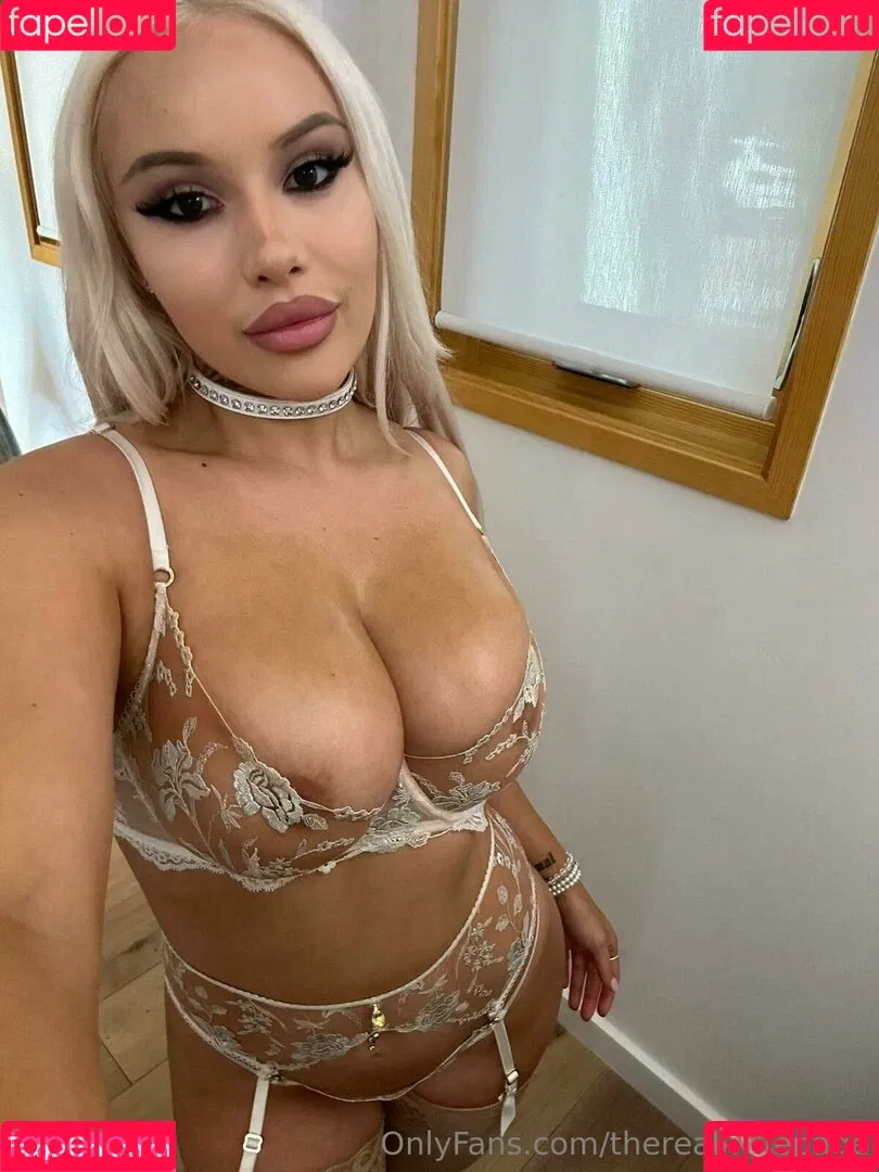 kyliepageofficial / therealkyliepage Onlyfans Photo Gallery 