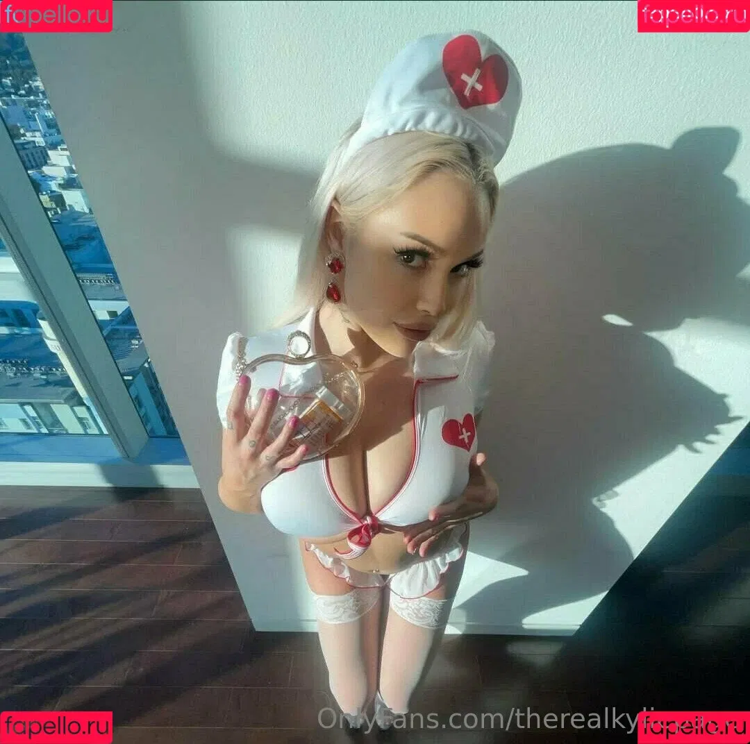 kyliepageofficial / therealkyliepage Onlyfans Photo Gallery 