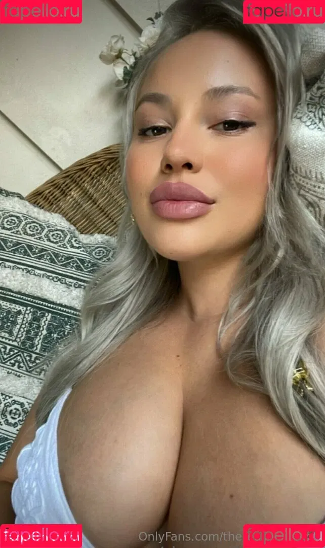 kyliepageofficial / therealkyliepage Onlyfans Photo Gallery 