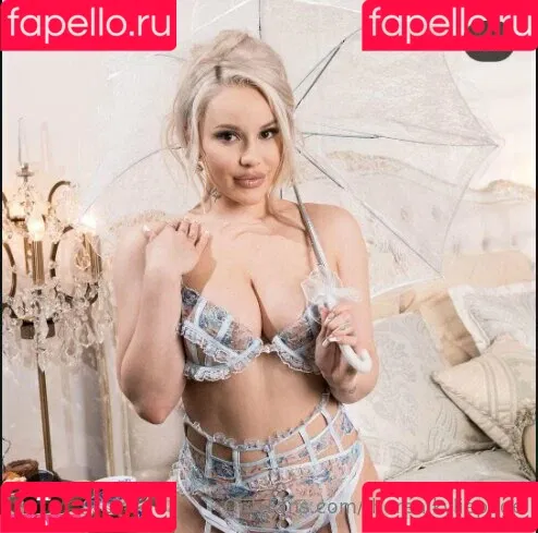 kyliepageofficial / therealkyliepage Onlyfans Photo Gallery 