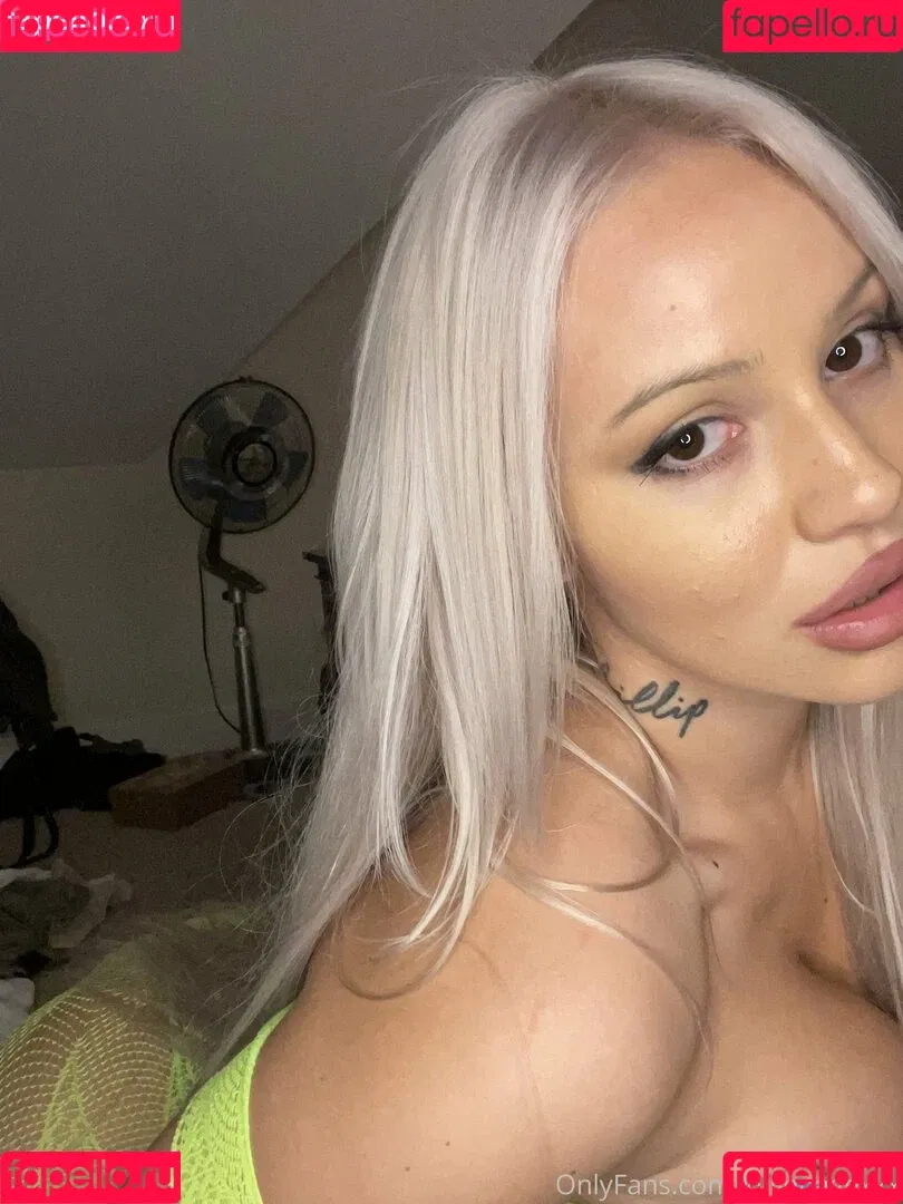 kyliepageofficial / therealkyliepage Onlyfans Photo Gallery 