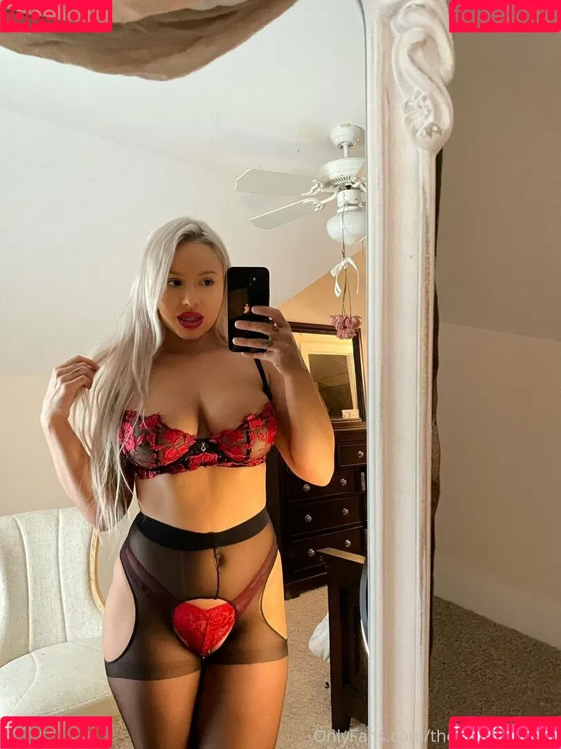 kyliepageofficial / therealkyliepage Onlyfans Photo Gallery 
