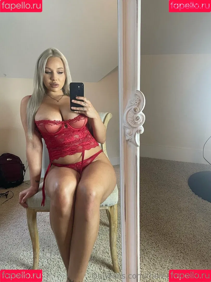 kyliepageofficial / therealkyliepage Onlyfans Photo Gallery 
