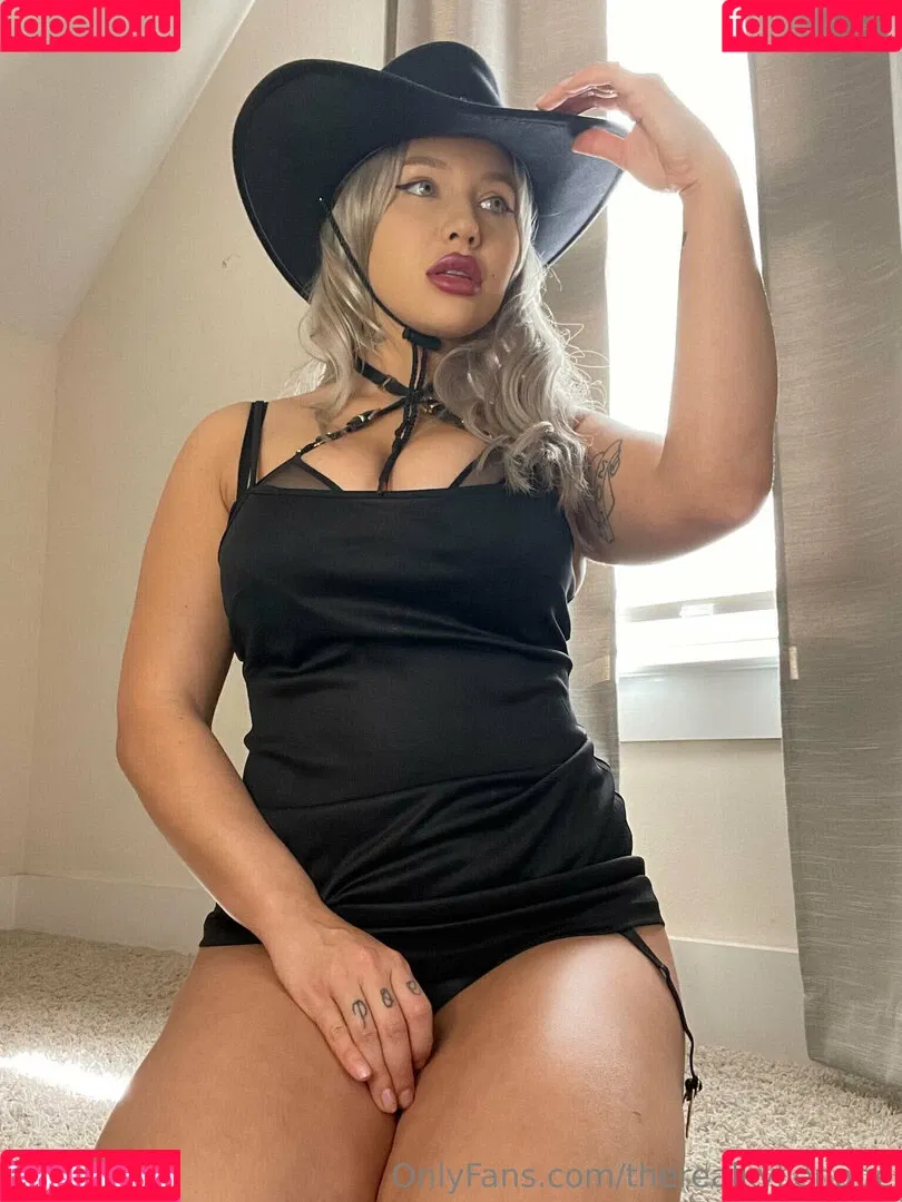 kyliepageofficial / therealkyliepage Onlyfans Photo Gallery 