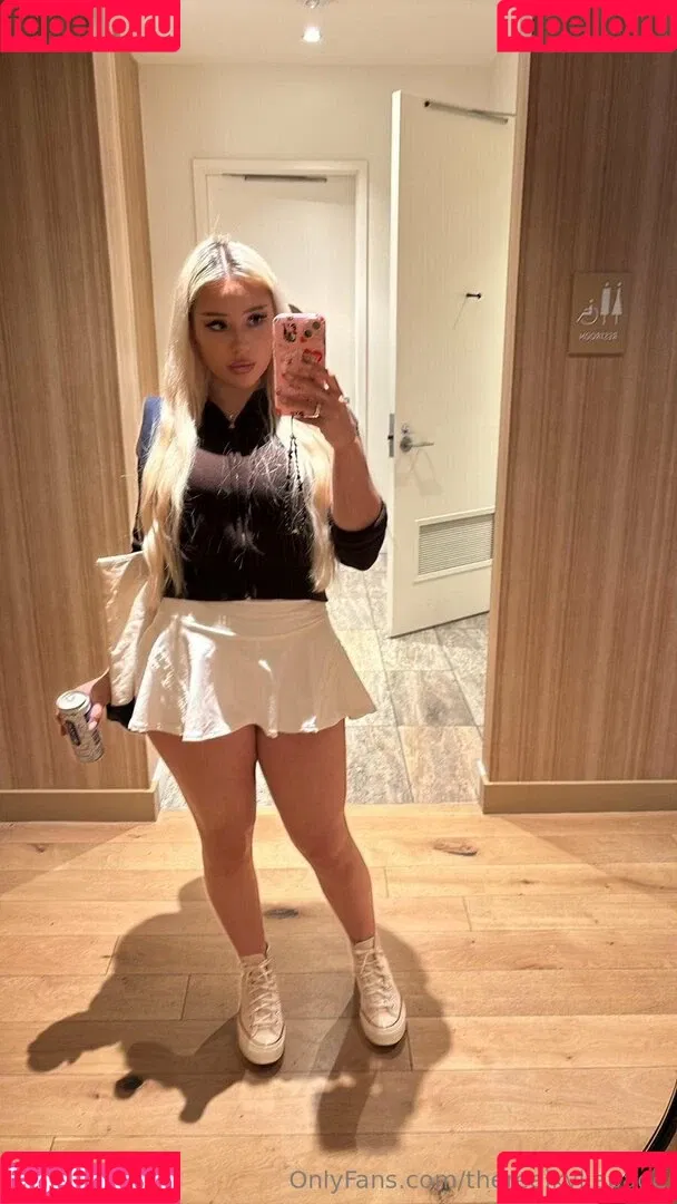 kyliepageofficial / therealkyliepage Onlyfans Photo Gallery 
