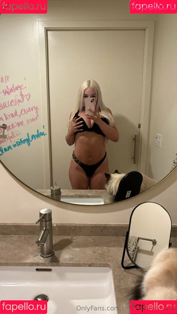 kyliepageofficial / therealkyliepage Onlyfans Photo Gallery 