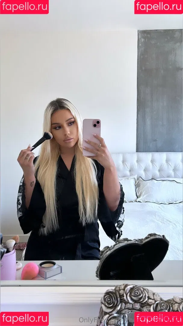 kyliepageofficial / therealkyliepage Onlyfans Photo Gallery 