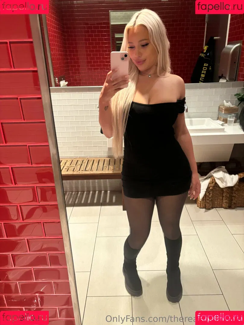 kyliepageofficial / therealkyliepage Onlyfans Photo Gallery 