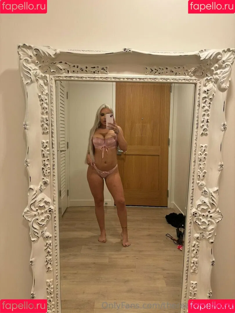 kyliepageofficial / therealkyliepage Onlyfans Photo Gallery 