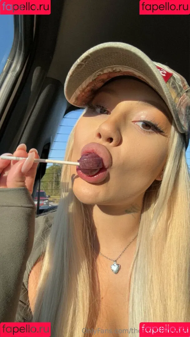 kyliepageofficial / therealkyliepage Onlyfans Photo Gallery 