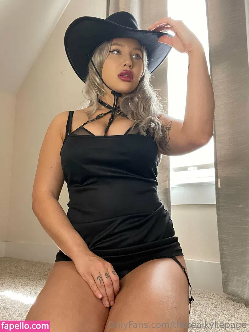 kyliepageofficial / therealkyliepage Onlyfans Photo Gallery 