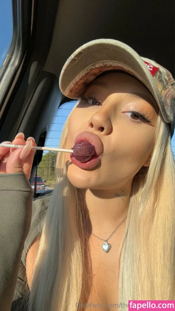 kyliepageofficial / therealkyliepage Onlyfans Photo Gallery 