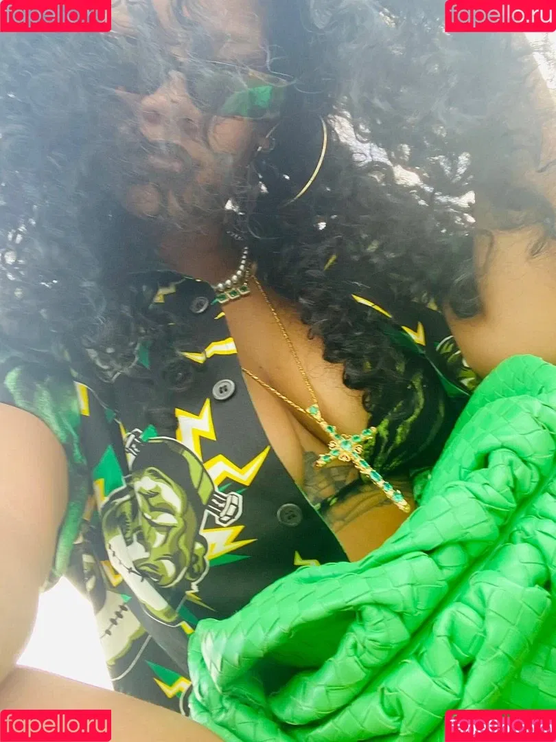 Rihanna / badgalriri Onlyfans Photo Gallery 