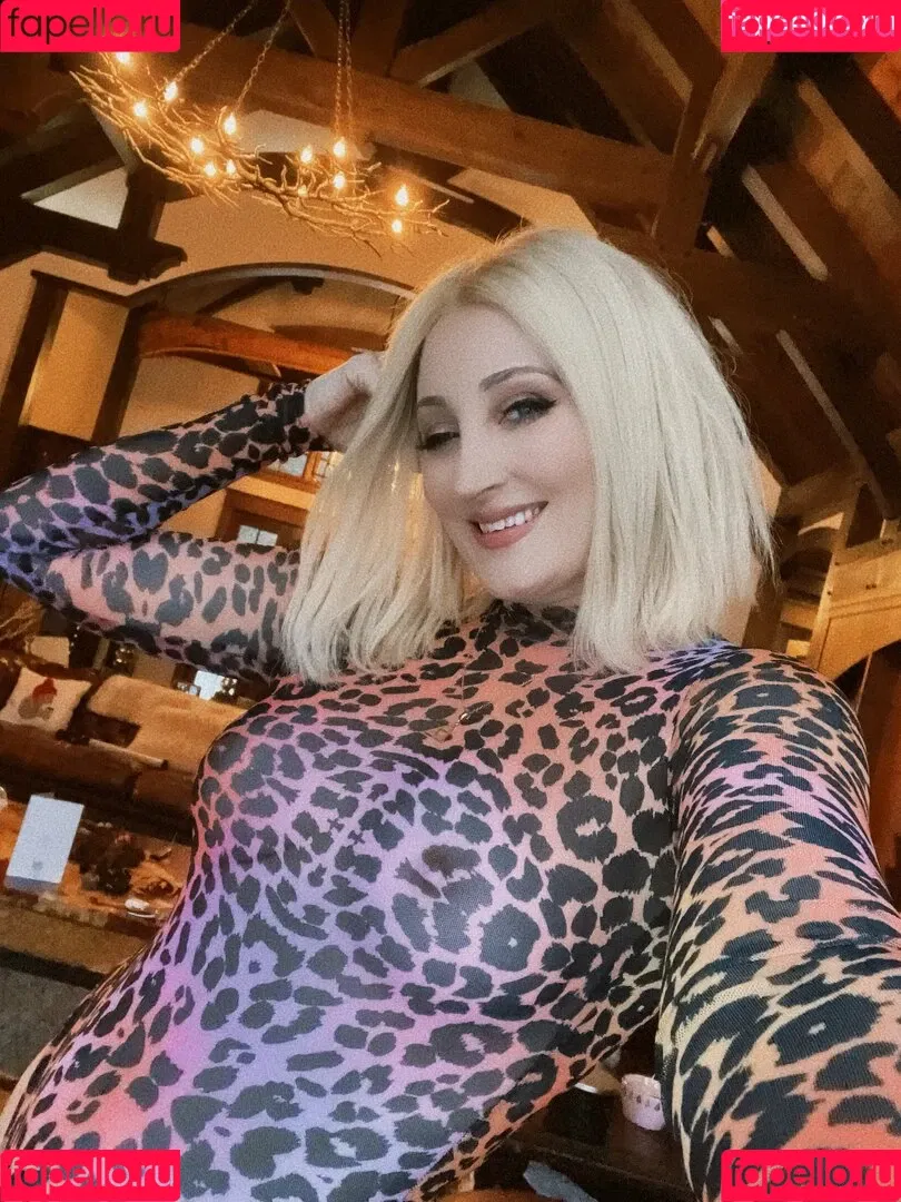Holly Wolf / HollytWolf / hollywolf / veronicafettx / wolfofthewild Onlyfans Photo Gallery 