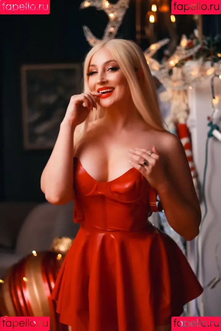 Holly Wolf / HollytWolf / hollywolf / veronicafettx / wolfofthewild Onlyfans Photo Gallery 