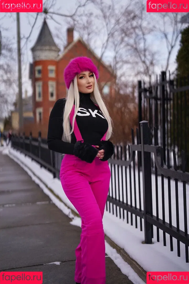 Holly Wolf / HollytWolf / hollywolf / veronicafettx / wolfofthewild Onlyfans Photo Gallery 