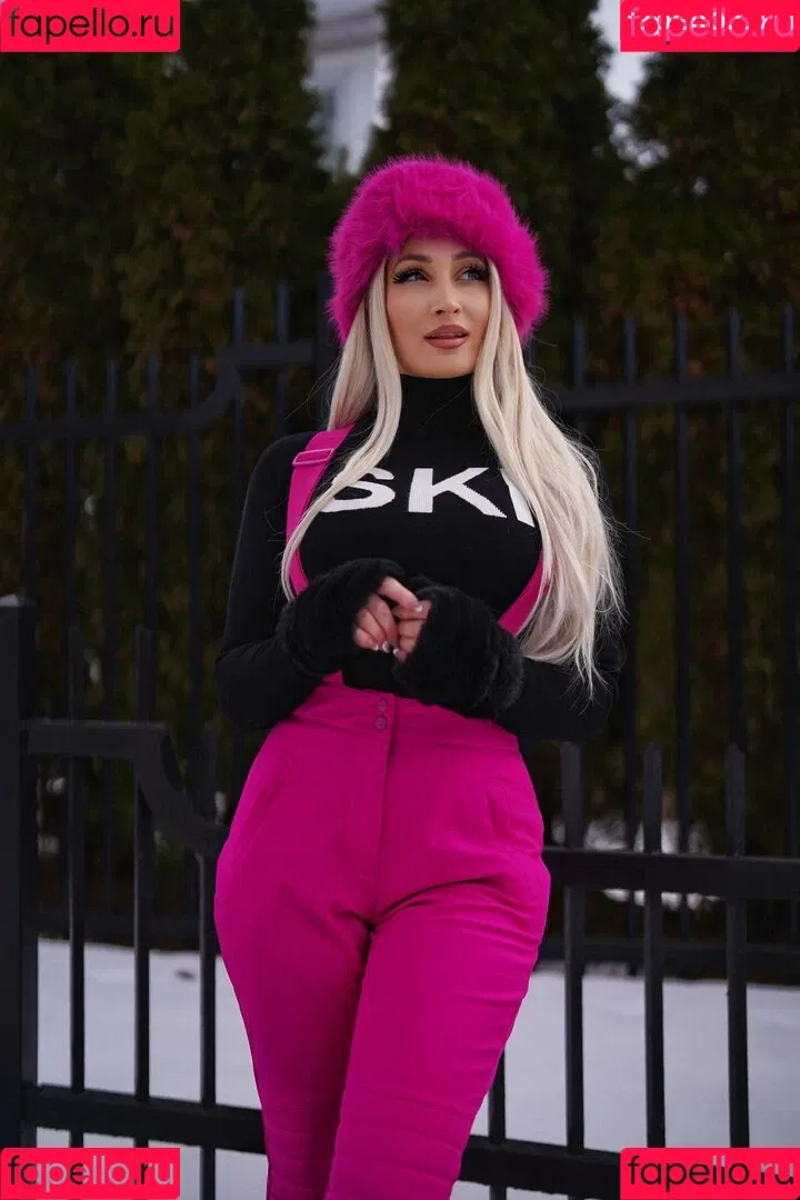 Holly Wolf / HollytWolf / hollywolf / veronicafettx / wolfofthewild Onlyfans Photo Gallery 