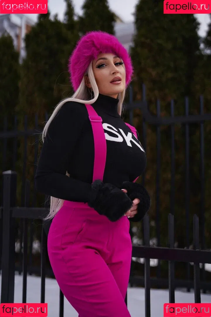 Holly Wolf / HollytWolf / hollywolf / veronicafettx / wolfofthewild Onlyfans Photo Gallery 