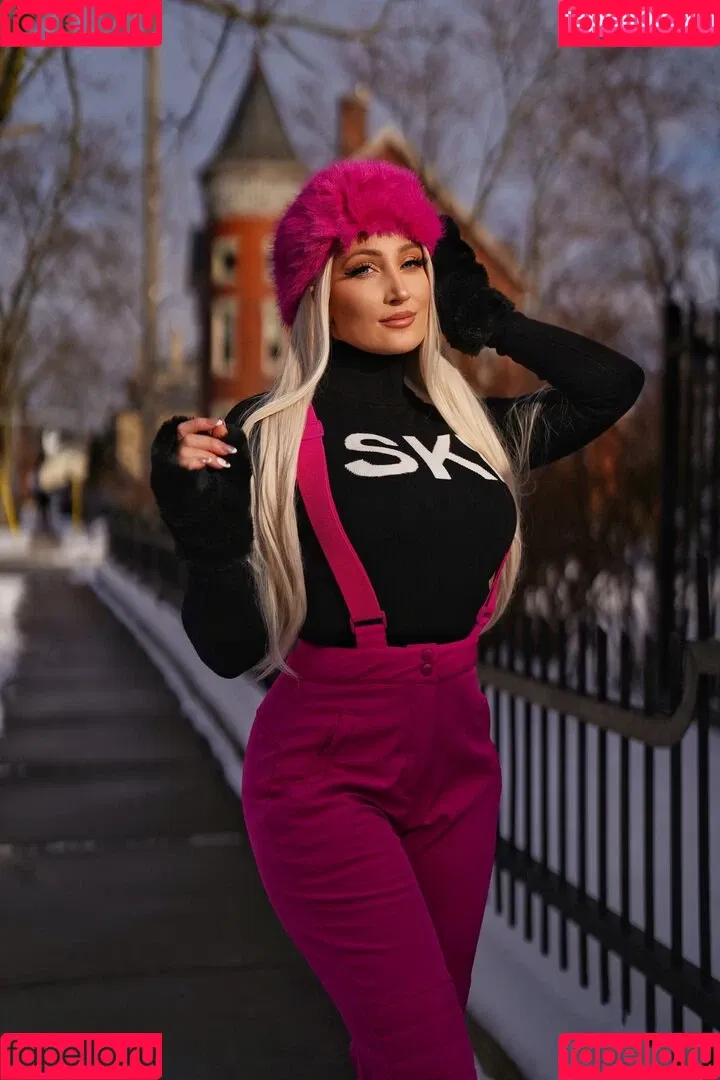 Holly Wolf / HollytWolf / hollywolf / veronicafettx / wolfofthewild Onlyfans Photo Gallery 