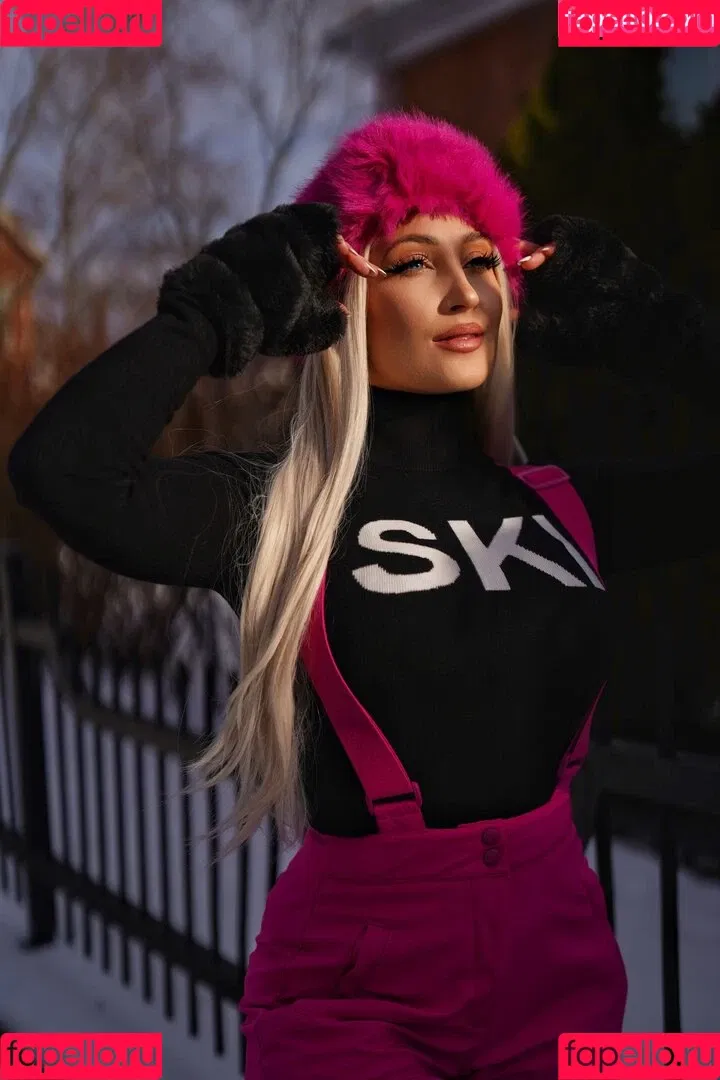 Holly Wolf / HollytWolf / hollywolf / veronicafettx / wolfofthewild Onlyfans Photo Gallery 