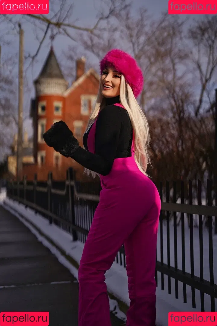 Holly Wolf / HollytWolf / hollywolf / veronicafettx / wolfofthewild Onlyfans Photo Gallery 