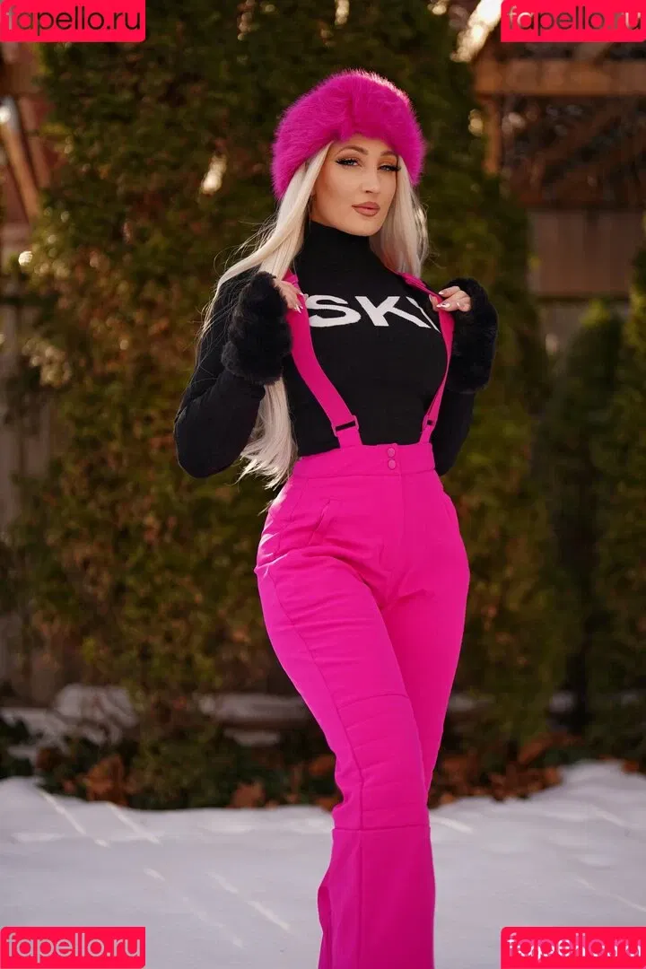 Holly Wolf / HollytWolf / hollywolf / veronicafettx / wolfofthewild Onlyfans Photo Gallery 
