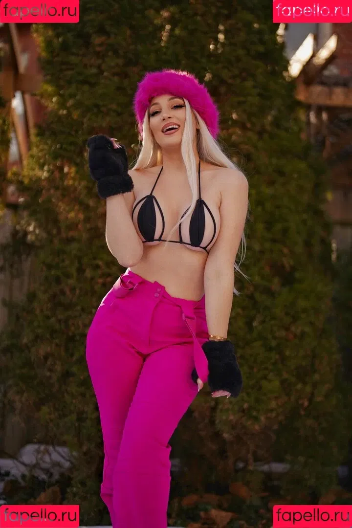 Holly Wolf / HollytWolf / hollywolf / veronicafettx / wolfofthewild Onlyfans Photo Gallery 