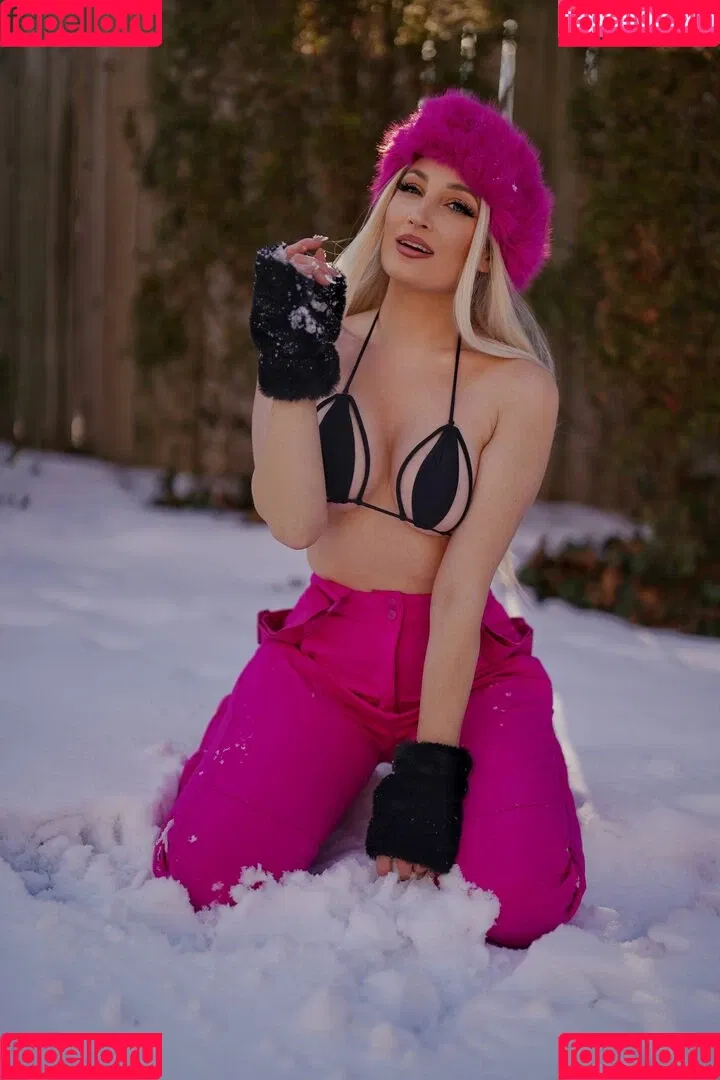 Holly Wolf / HollytWolf / hollywolf / veronicafettx / wolfofthewild Onlyfans Photo Gallery 