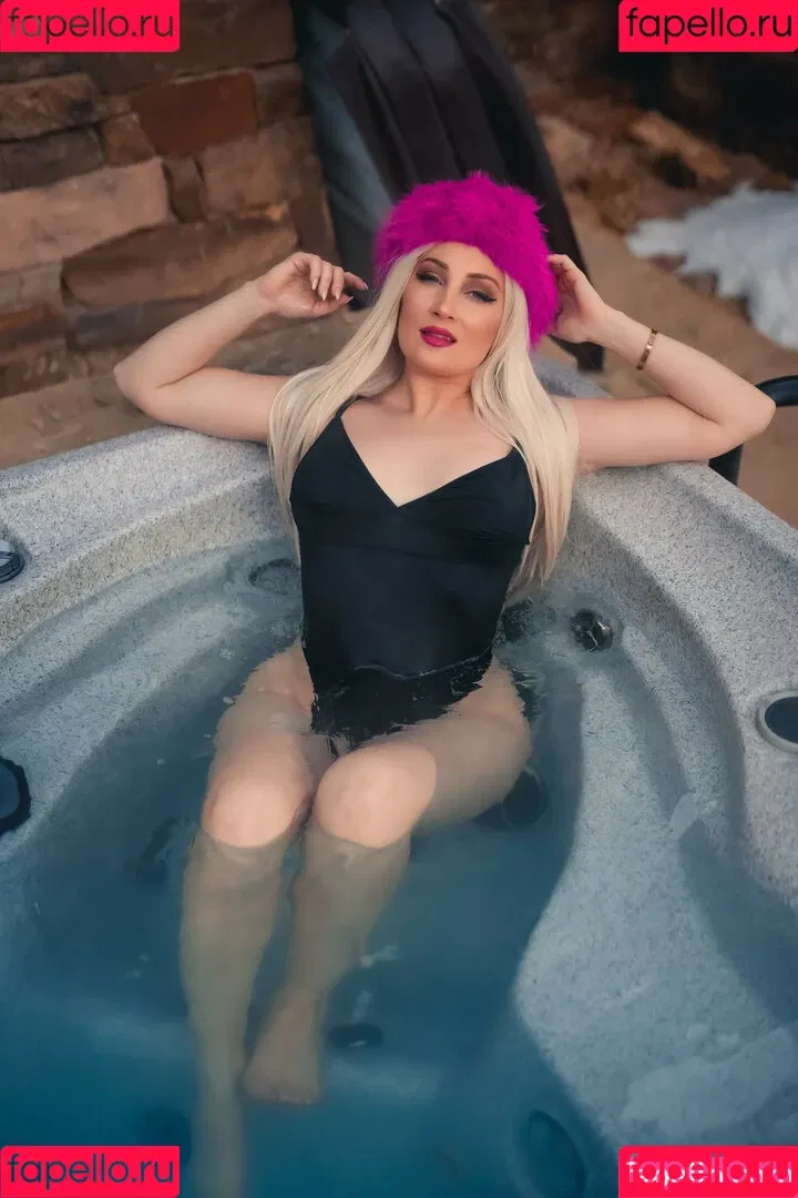 Holly Wolf / HollytWolf / hollywolf / veronicafettx / wolfofthewild Onlyfans Photo Gallery 