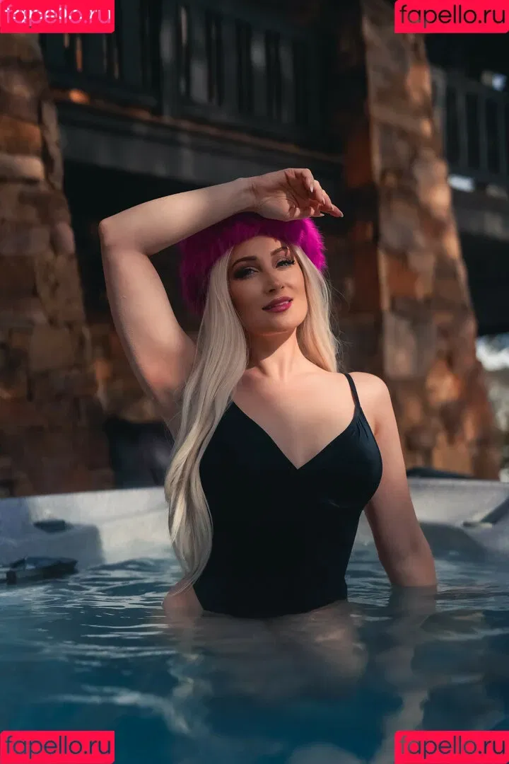 Holly Wolf / HollytWolf / hollywolf / veronicafettx / wolfofthewild Onlyfans Photo Gallery 