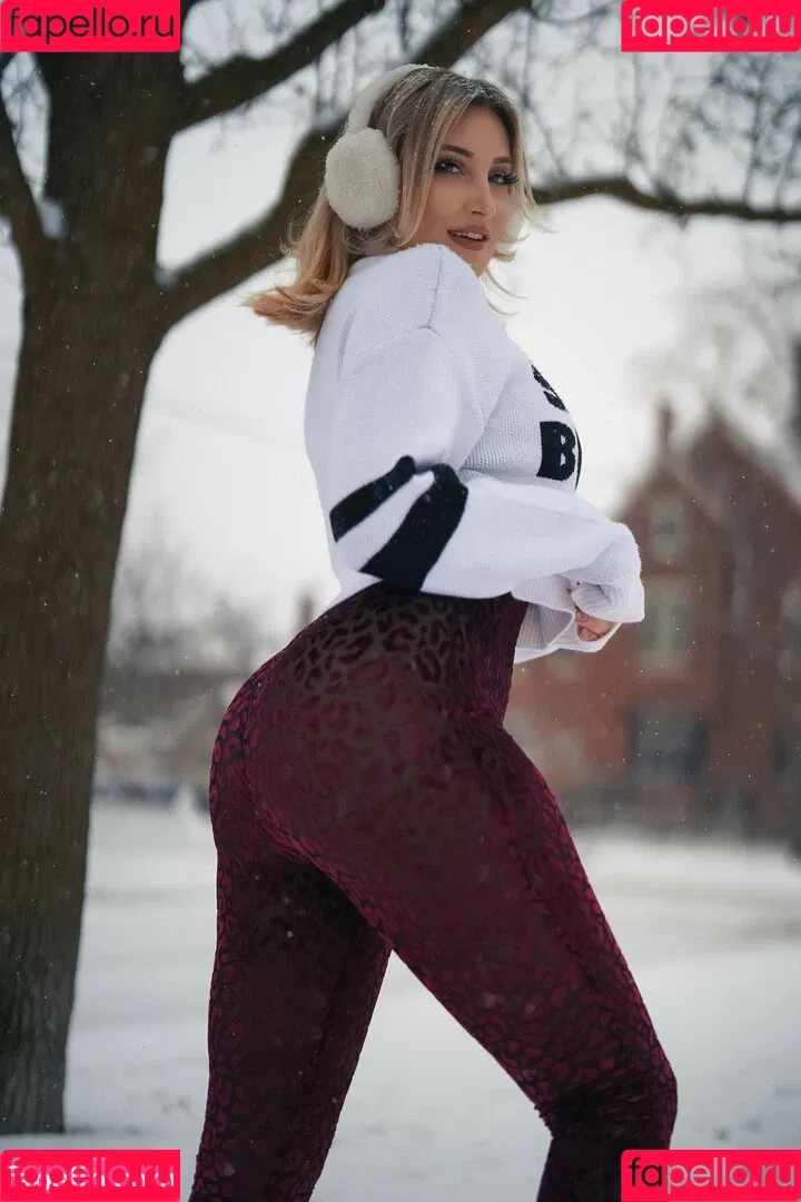 Holly Wolf / HollytWolf / hollywolf / veronicafettx / wolfofthewild Onlyfans Photo Gallery 