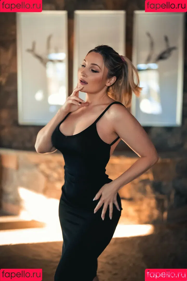 Holly Wolf / HollytWolf / hollywolf / veronicafettx / wolfofthewild Onlyfans Photo Gallery 
