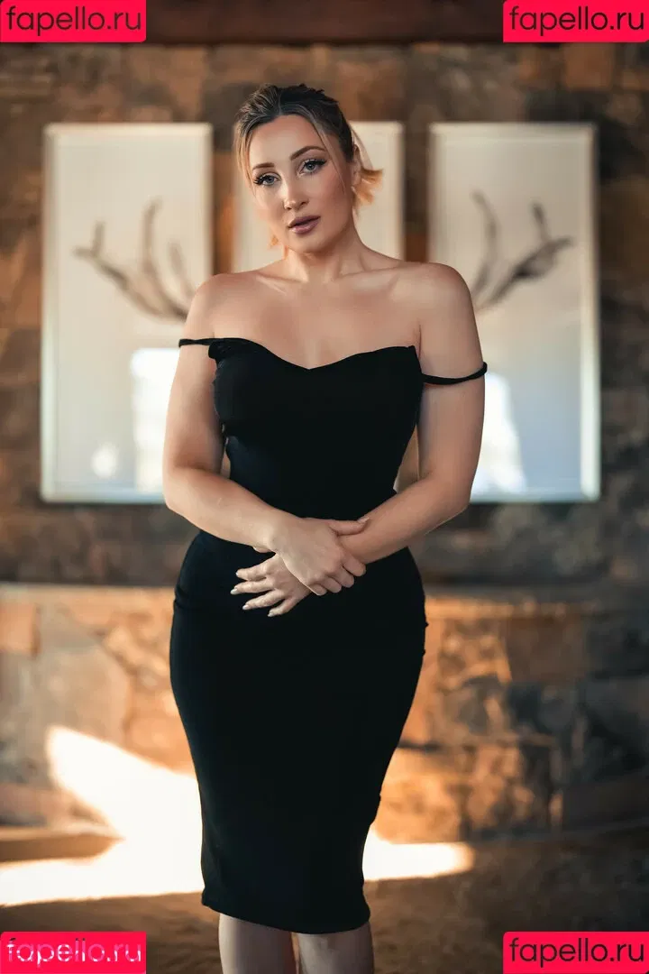 Holly Wolf / HollytWolf / hollywolf / veronicafettx / wolfofthewild Onlyfans Photo Gallery 