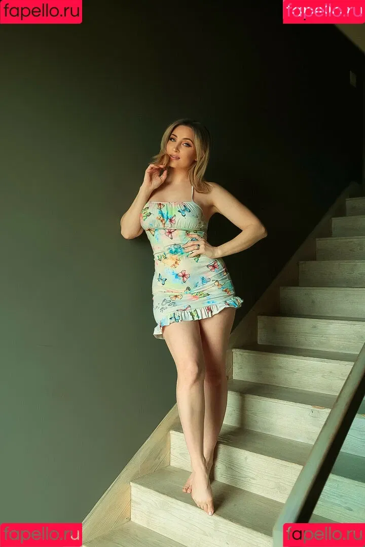 Holly Wolf / HollytWolf / hollywolf / veronicafettx / wolfofthewild Onlyfans Photo Gallery 