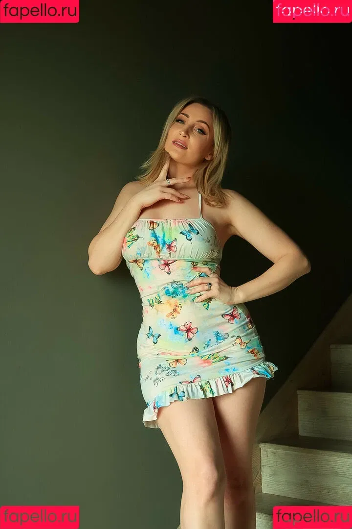Holly Wolf / HollytWolf / hollywolf / veronicafettx / wolfofthewild Onlyfans Photo Gallery 