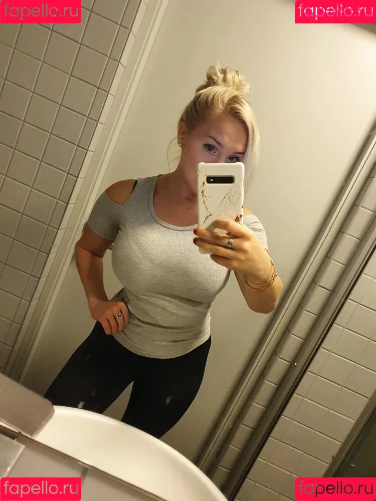 Emilia Linden / linden.emilia / princesslinden / user Onlyfans Photo Gallery 