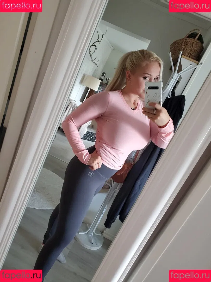 Emilia Linden / linden.emilia / princesslinden / user Onlyfans Photo Gallery 