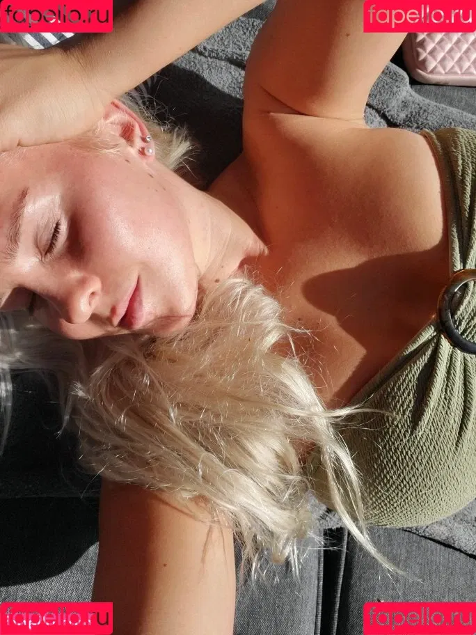 Emilia Linden / linden.emilia / princesslinden / user Onlyfans Photo Gallery 