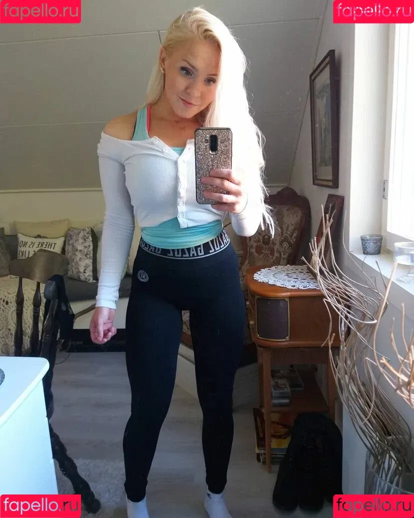 Emilia Linden / linden.emilia / princesslinden / user Onlyfans Photo Gallery 