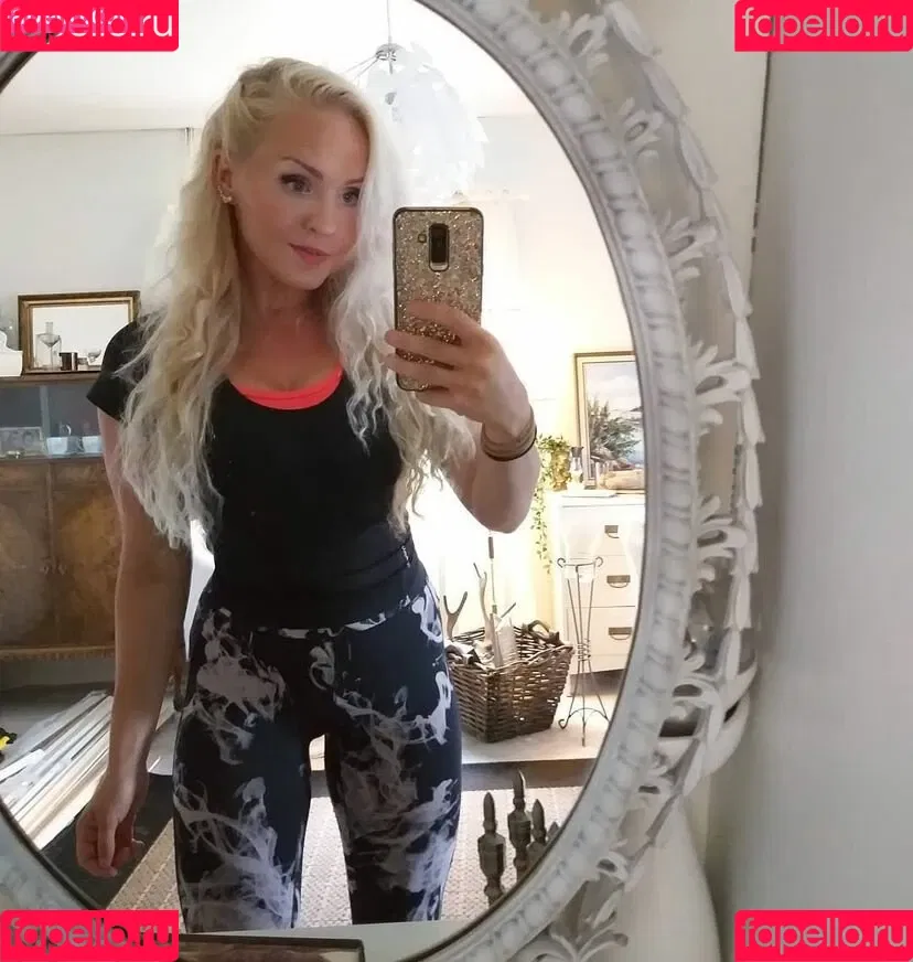 Emilia Linden / linden.emilia / princesslinden / user Onlyfans Photo Gallery 