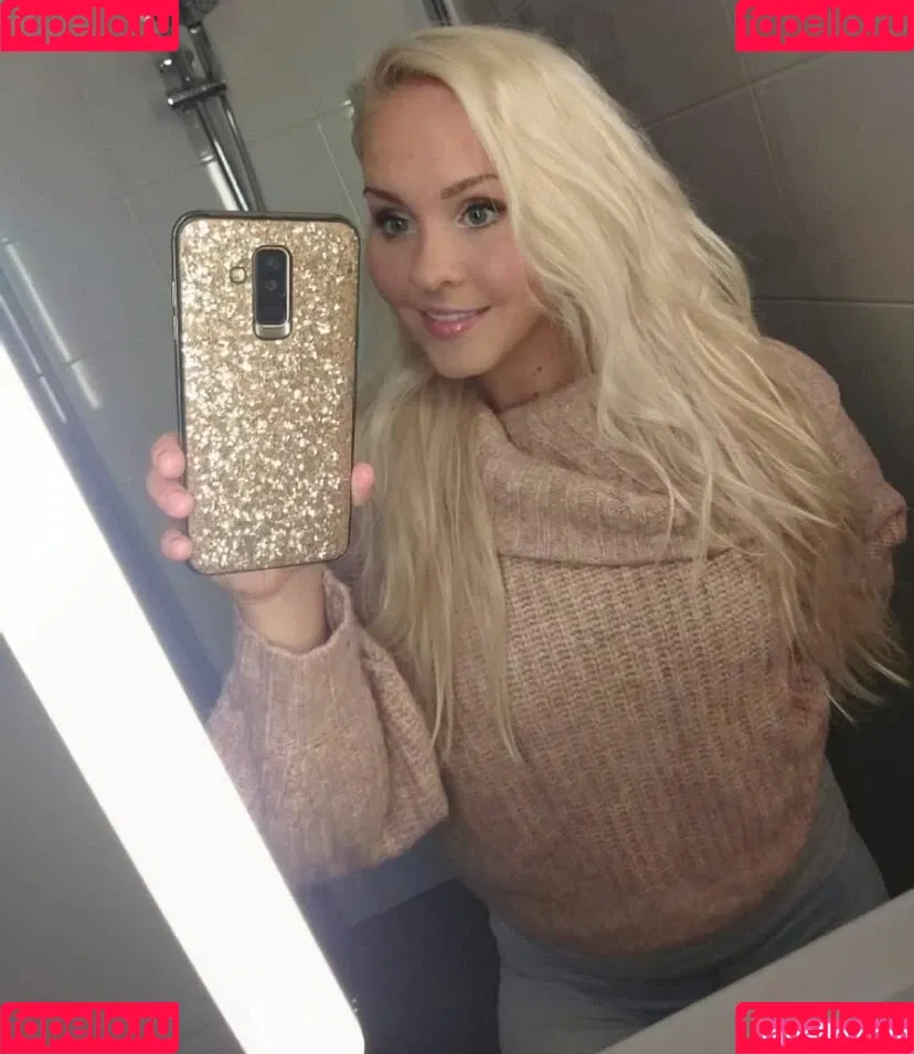 Emilia Linden / linden.emilia / princesslinden / user Onlyfans Photo Gallery 