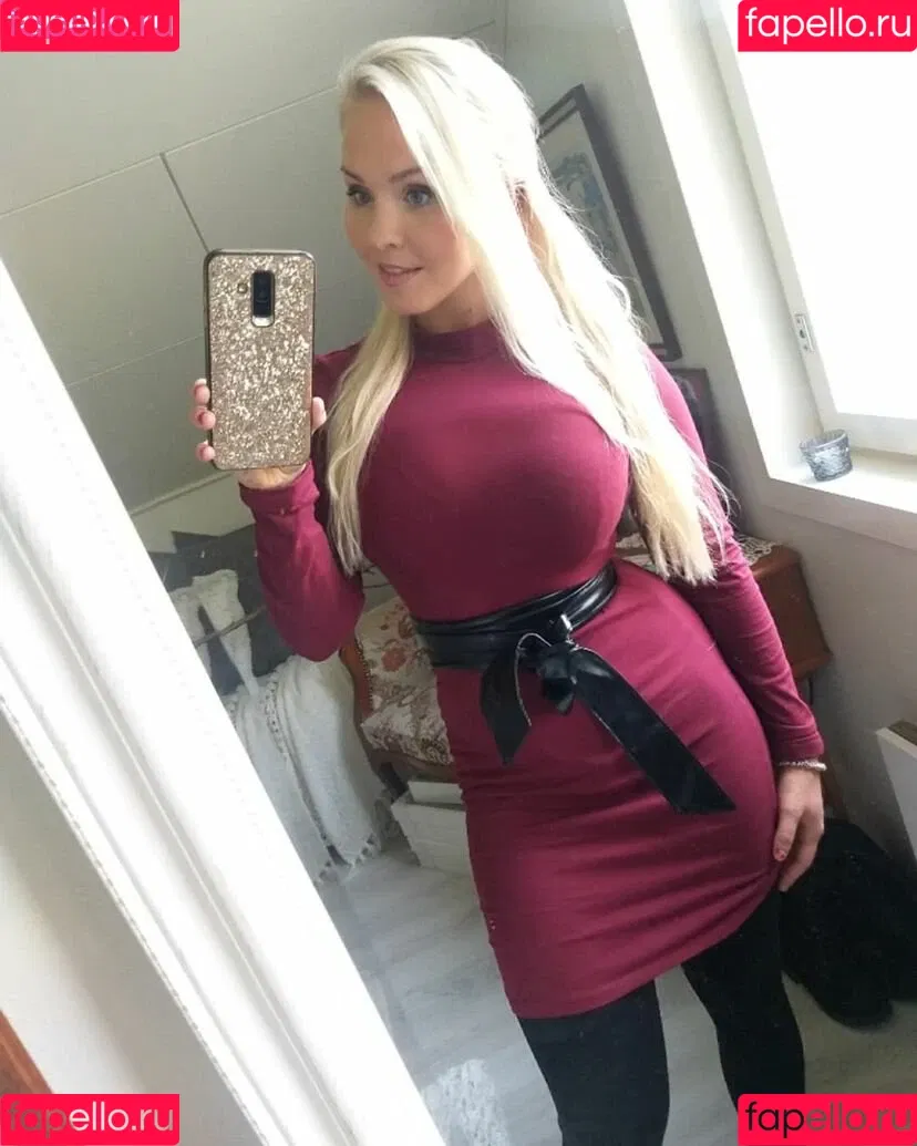 Emilia Linden / linden.emilia / princesslinden / user Onlyfans Photo Gallery 