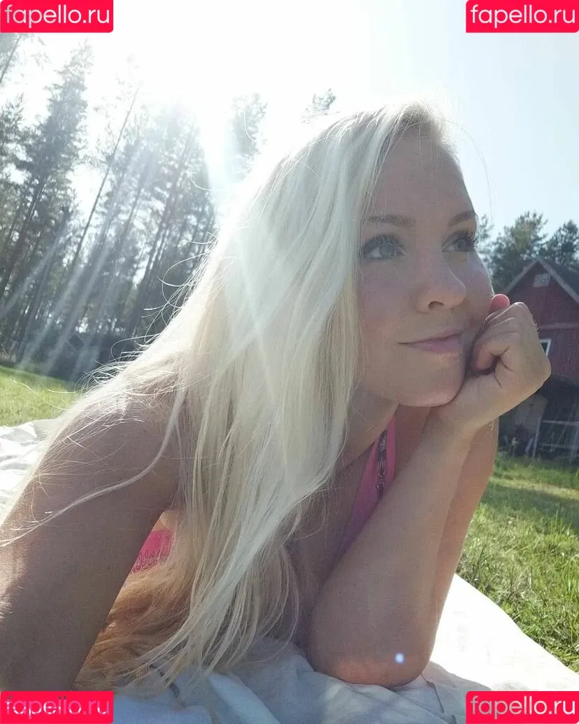 Emilia Linden / linden.emilia / princesslinden / user Onlyfans Photo Gallery 